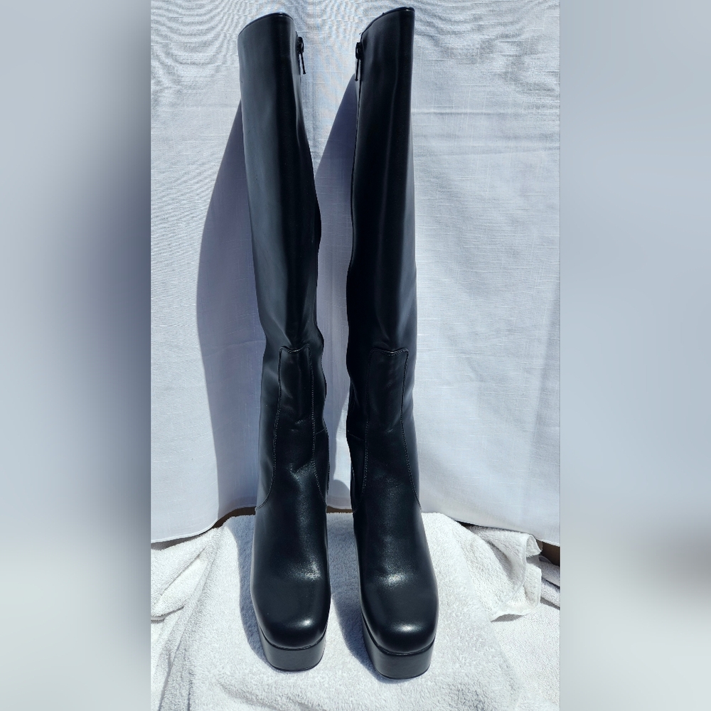 LA Moda Black Knee High Boots Sz 10 See Pictures For More Details
